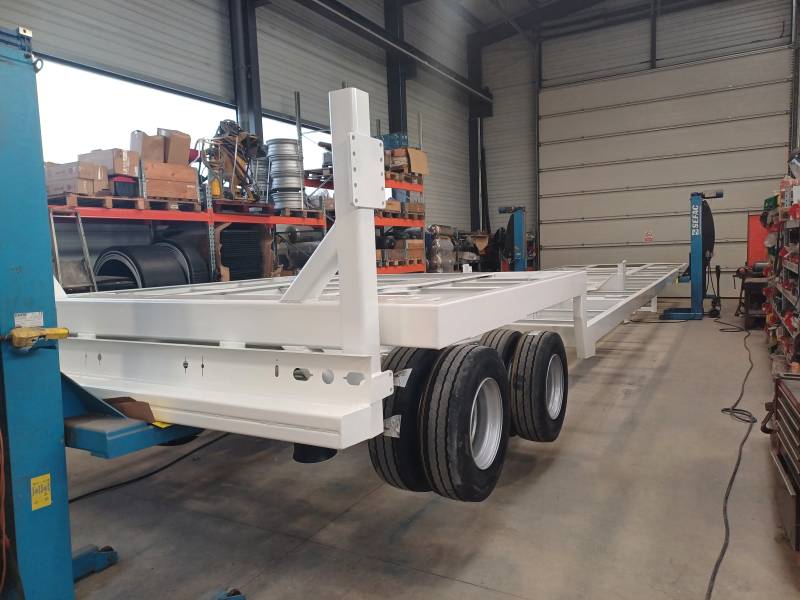 Application peinture de finition INTERTHANE 990E sur châssis poids lourds près de Saint-Etienne